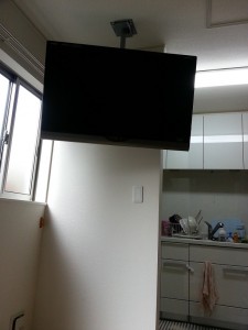 天井吊りTVの施工