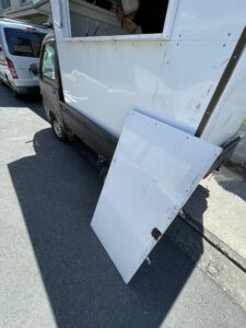 キッチンカー跳ね上げ窓の修理